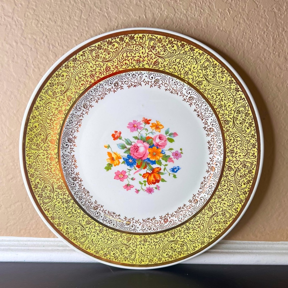 Vintage Royal China Charm Dinner Plate / Charger, Warranted 22K Gold Gilt, Flora